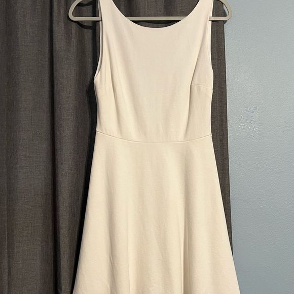 Lulu’s White Backless Vneck Cut Skater/ Cocktail Dress Size M - Picture 3 of 8